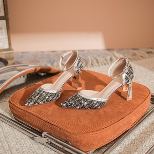 7500-7 Chaussures à talons hauts pour femmes, escarpins à bout pointu à carreaux avec bride à la cheville et talon carré - Product Image 3