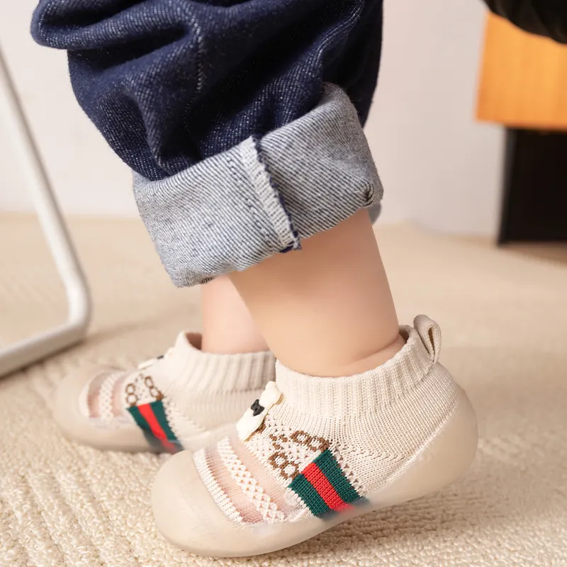 YL Offre Spéciale chaussures d'été en caoutchouc pour enfants, chaussettes en maille de coton mignon de dessin animé, chaussures respirantes antidérapantes pour bébés garçons