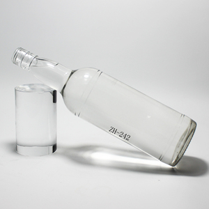 <span class=keywords><strong>Prix</strong></span> d'usine en gros, bouteille en verre de qualité alimentaire de 700 ml transparente vide pour gin, <span class=keywords><strong>rhum</strong></span>, tequila, brandy, whisky, vodka avec bouchon à vis - Product Image 4