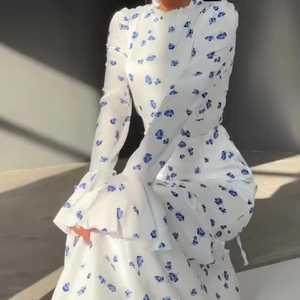 Abaya pour femme R-612, modeste, respirante, en polyester, printemps, motif floral délicat, volants, longueur cheville, coupe ajustée - Product Image 1