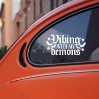 Autocollant de fenêtre de voiture « Gothic Vibing With My Demons », motif chauve-souris et étoile, lettres en vinyle, autocollant décoratif imperméable pour véhicule