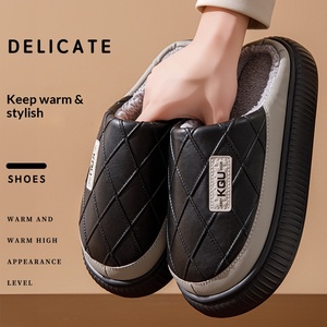 Nouvelles <span class=keywords><strong>pantoufles</strong></span> d'hiver 2025 pour hommes, en PU, grande taille, antidérapantes, chaudes, doublure en fausse fourrure courte, semelle extérieure épaisse en EVA - Product Image 4