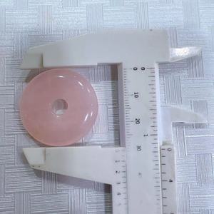 Donuts en pierre gemme de 3 cm, Donuts en quartz rose, Donuts en pierre naturelle, Donuts en cristal d'améthyste, Pendentifs de guérison Reiki, Donuts en cristal - Product Image 6