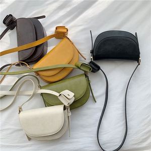 Sac à bandoulière semi-circulaire en cuir PU végétalien coréen pour femme, petit sac messager à rabat, vente en gros - Product Image 1