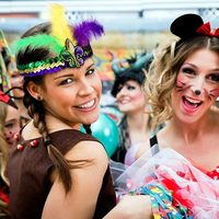 Vente directe d'usine, paillettes de Mardi Gras, plumes, bandeau de Mardi Gras, décorations de fête de mascarade de la Nouvelle-Orléans