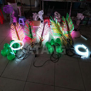 Lumière LED exotique en forme de cocotier avec feuilles de palmier lumineuses pour la décoration de centres commerciaux, hôtels, plages, mariages et événements – En vente - Product Image 5