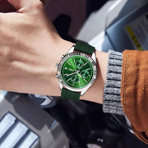 Reloj de Hombre Estilo Ejecutivo con Tres Subesferas, Seis Manecillas, Movimiento de Cuarzo y Bisel Estriado - Product Image 2