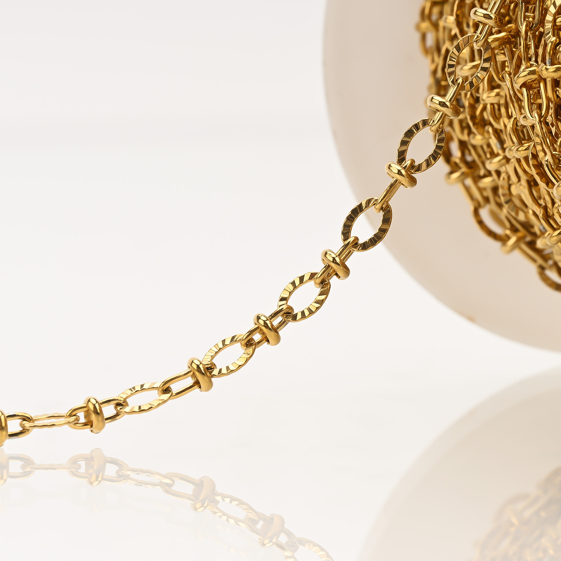 Sunflower clip 8 characters: gold