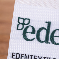 Étiquette tissée brodée haute densité en gros, étiquette de col lavable personnalisée avec logo pour vêtements