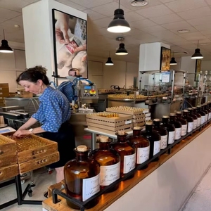 Aceite de Fragancia de <span class=keywords><strong>Lirio</strong></span> Puro de Alta Calidad | Saborizante Industrial 99% |   <span class=keywords><strong>Para</strong></span> Jabón/Lavado de <span class=keywords><strong>Manos</strong></span>/Ropa - Product Image 5