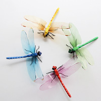Clip de chapeau libellule 3D moderne et coloré, gadget anti-moustiques d'extérieur, libellule artificielle colorée répulsive d'insectes