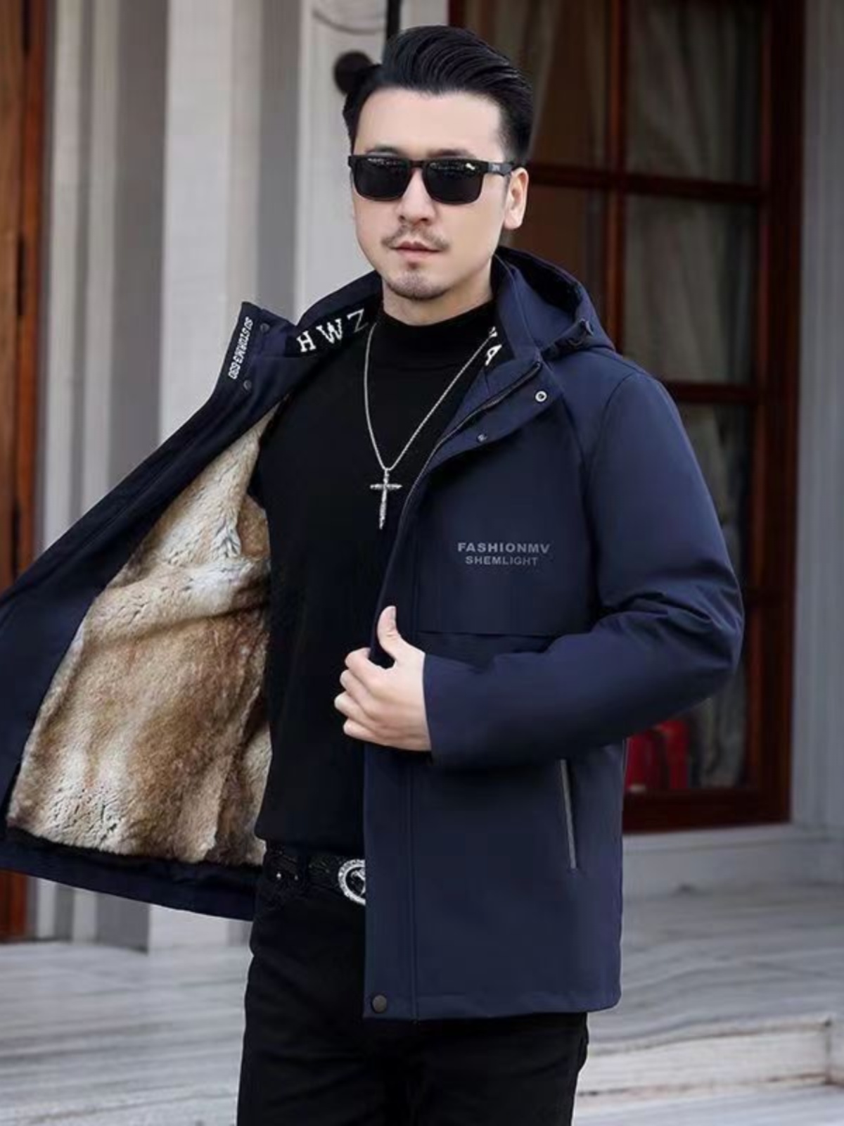 Maniche del cappotto blu tibetano con fodera a contrasto