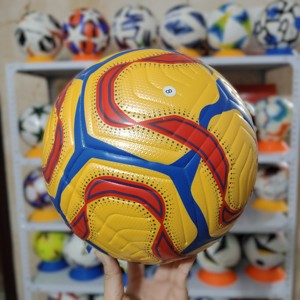 Ballon de football en PU thermocollé avec logo personnalisé, vente en gros d'usine, prix abordable, haute qualité, taille 5, pour l'entraînement - Product Image 4