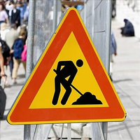 Triangle de signalisation routière personnalisé réfléchissant pour travaux en cours