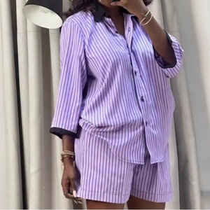 ชุดเซ็ตเสื้อแขนสามส่วนติดกระดุมและกางเกงขาสั้นลายทางตัดกันสำหรับผู้หญิง 2 ชิ้น แฟชั่น - Product Image 2