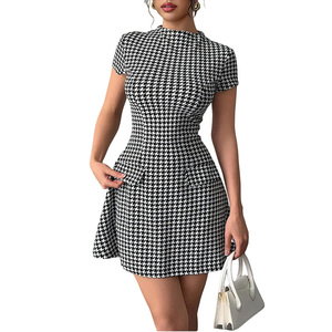 Personnalisé de haute qualité <span class=keywords><strong>noir</strong></span> <span class=keywords><strong>blanc</strong></span> imprimé à <span class=keywords><strong>carreaux</strong></span> col haut Mini <span class=keywords><strong>robe</strong></span> à manches courtes moulante Flare femmes Tweed Mini <span class=keywords><strong>robe</strong></span> - Product Image 4