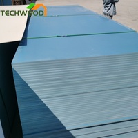 Coffrage en PVC bleu pour la construction en béton