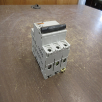 Disjoncteur Plc Multi9 C60n 24460 2A 480V 3P d'occasion pour produit sous garantie