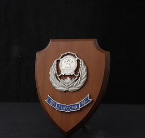 <span class=keywords><strong>Placa</strong></span> de Certificado de Madera con Forma de Escudo, Ecológica, con Grabado e Impresión UV Personalizada, con <span class=keywords><strong>Placa</strong></span> Dorada o Plateada - Product Image 4