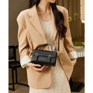 Bolso pequeño de cuero de mano 2024 nuevo bolso de cartero de estilo escolar con diseño de nicho cruzado de un hombro de piel de vaca - Product Image 1