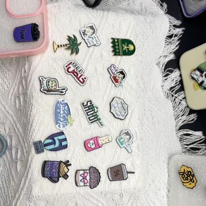 Insignias de Esmalte Personalizadas, Forma Irregular, Sin Níquel, Cierre de Mariposa, Regalos Empresariales al por Mayor - Product Image 1