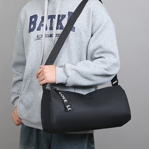 Nuevo bolso cruzado para hombre, de nailon, cilíndrico, ligero, negro, grande, para salidas diarias y desplazamientos - Product Image 4