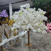 NEUER Freistehender Weißer Künstlicher Rosenbaum Vollblühender Seidenblumenbaum mit Sockel Blumenbogen für Hochzeitszeremonie Hoteldekoration