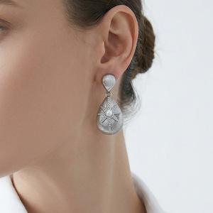 Gioielli per Donne, <span class=keywords><strong>Orecchini</strong></span> di Lusso <span class=keywords><strong>in</strong></span> Acciaio Inossidabile con Pendente a Goccia, Zirconi, Placcati <span class=keywords><strong>in</strong></span> <span class=keywords><strong>Oro</strong></span> 18k, Stella a Otto Punte con Perline - Product Image 3