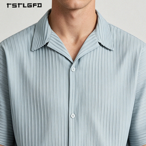 Men Ice Blue Plissé Textured Short Sleeve Shirt Cuban Collar Boxy Fit Vertical Pleated Old Money Luxury Resort Summer Beach <b>Top</b> - Product Image 4
