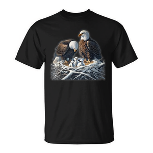 T-shirt Famille d'aigles chauves avec trois poussins dans le nid - Product Image 2