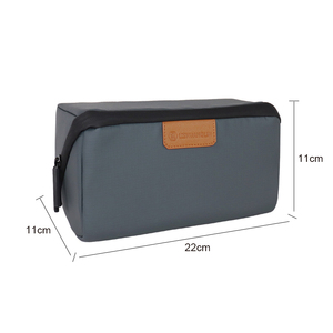 Trousse de Toilette de Voyage de Luxe en Nylon Imperméable avec Bouteille de Shampooing et Soins Personnels Personnalisable – Accessoires Cosmétiques - Product Image 6