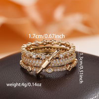 Cette bague éternelle plaquée or 18 carats, élégante et très vendue, est parfaite pour les mariages, les fiançailles, les fêtes et comme bague superposée.