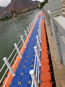 Sistema de Muelle de Pontón Flotante Modular de HDPE para Embarcaciones, Jet Skis, Yates y Marinas con Conexión de Bisagra Durad - Product Image 3