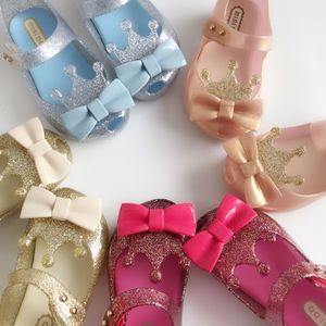 Sandalias de gelatina con corona brillante para niñas, sandalias de playa de verano, zapatos de gelatina de diseño para niñas, sandalias de gelatina de princesa con corona para niños - Product Image 2