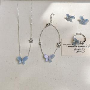 Ensemble de bijoux papillon en résine bleue avec incrustation de zircon pour femme, cadeau pour occasion spéciale, collier, bracelet, boucles d'oreilles, bague en alliage de zinc - Product Image 1