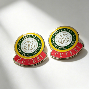 Insignia de Esmalte Renjer Puteri, Diseño de Flor Roja y Estrella, Pin Metálico Personalizado, Estilo Clásico, Insignias con Pin de Seguridad Sin Níquel - Product Image 4