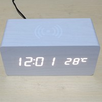 Kreativer Holz-Mobiltelefon-Ladegerät Multifunktionaler Bettkopf-Uhr mit LED-Anzeige Temperaturanzeige Heim-Wecker