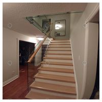 PRIMA Colonne de support ronde compacte pour balustrade en verre, détails raffinés pour l'aménagement intérieur de duplex de luxe léger