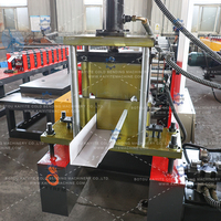 Machine à former les gouttières, personnalisable, pour la fabrication de gouttières de récupération d'eau de pluie sur toit
