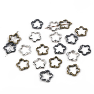 15mm argento fiore <span class=keywords><strong>perline</strong></span> cornici distanziatore <span class=keywords><strong>perline</strong></span> in lega di metallo doppio foro foro cavo fiore connettore collegamento <span class=keywords><strong>telaio</strong></span> <span class=keywords><strong>perline</strong></span> - Product Image 1