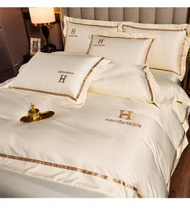 Set di Biancheria da Letto di Lusso in Seta per Hotel, Set Morbido di 4 Pezzi con Lenzuolo con Angoli in Seta per Casa e Famiglia - Product Image 1