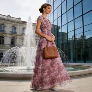 Robe de soirée et de bal de demoiselle d'honneur à col en V, imprimée, en maille, à volants, coupe trapèze, à grande ampleur, avec superposition transparente à imprimé floral - Product Image 4