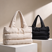 Sac à main matelassé doux et moelleux pour femmes, grand sac à bandoulière en nylon, sac de shopping léger, logo personnalisé disponible