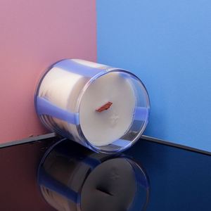 Bougie en cire de soja dans un bocal en verre rayé bleu, design minimaliste, parfumée, aromathérapie, décoration d'intérieur, 1 mèche, forme cylindrique - Product Image 4