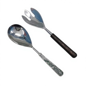 Ensemble de couverts d'hôtels réutilisables graver à la main conception ensemble de couverts en acier inoxydable argenterie en métal avec poignée en bois Logo personnalisé - Product Image 1
