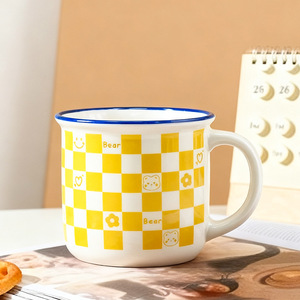 Mug en céramique à motif d'échiquier avec visage d'ours souriant, 301-400 ml, résistant à la chaleur, tasse cadeau, style rétro, tasse à eau mignonne - Product Image 2
