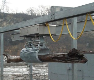 Machine de nettoyage de tamis à grappin hydraulique avec système automatique d'élimination des débris pour rivières et canaux - Product Image 2