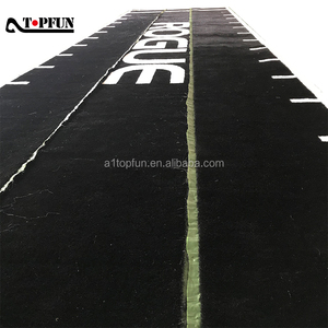 Gazon artificiel de gym noir avec graphisme personnalisé pour l'entraînement - Product Image 3