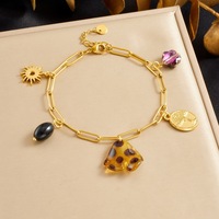 Bracelet à breloques vintage en acier inoxydable plaqué or 18 carats PVD, perles en résine léopard et agate, multiples pendentifs, hypoallergénique - Cadeau