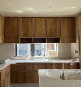 Gabinetes de Cocina Modulares RTA Listos para Armar con Acabado en MDF Lacado con Tono de Madera, Fregadero y Grifo Incluidos, Diseño Moderno - Product Image 1